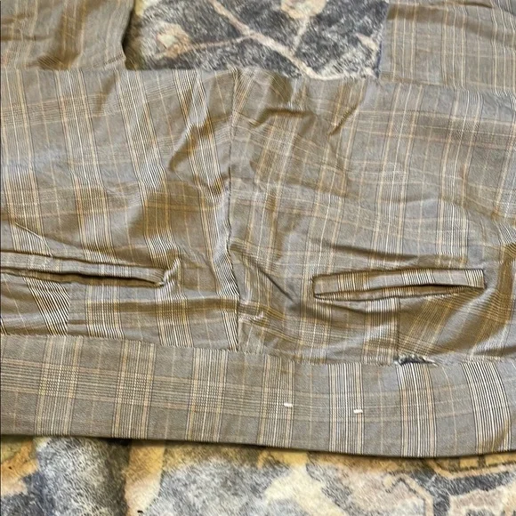 Chic Gray Plaid Women's Cropped Pants - Picture 4 of 6